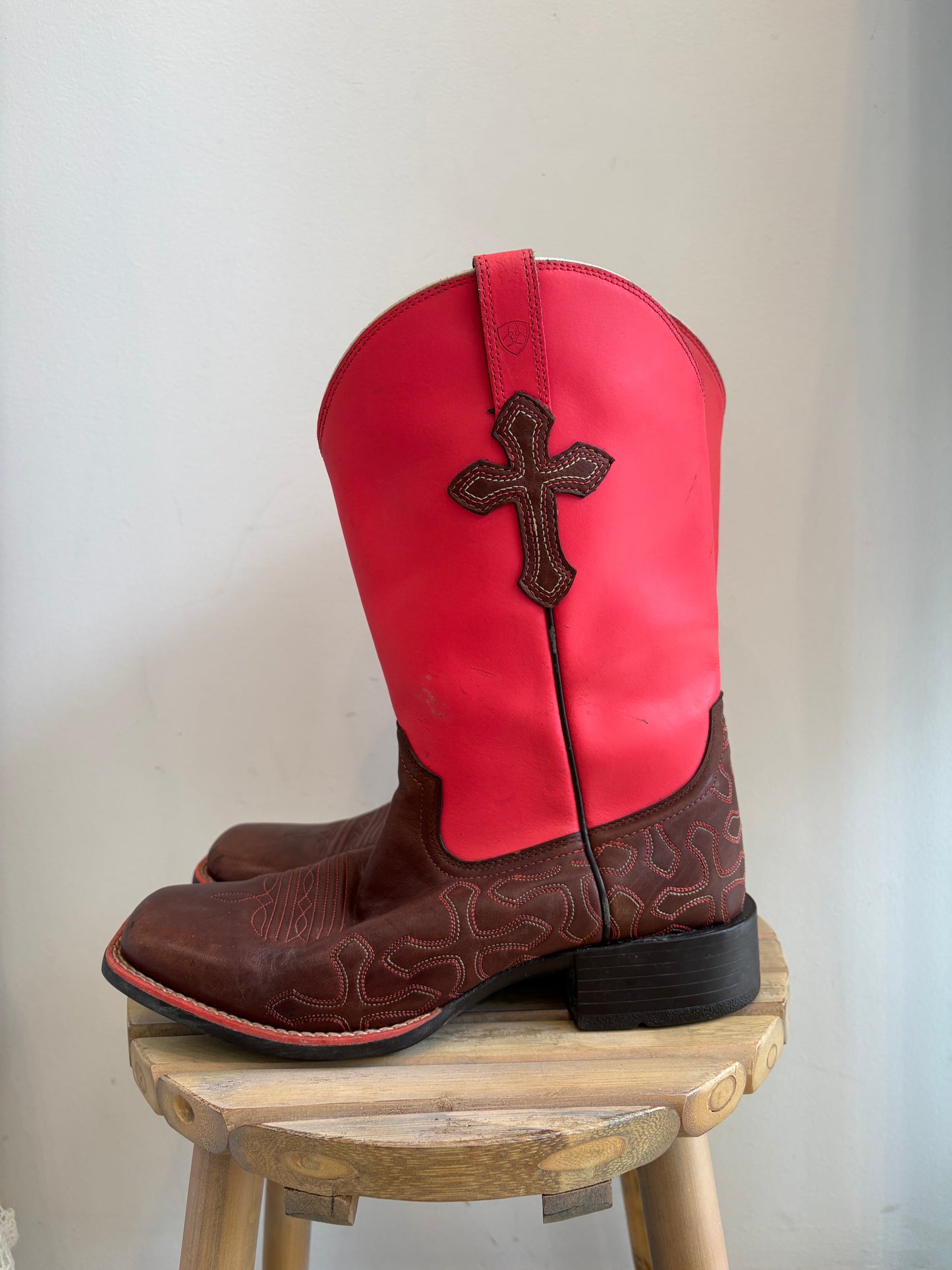 Vintage ARIAT pink/brown leather boots