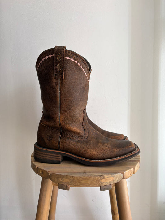 Faded brown ARIAT boots